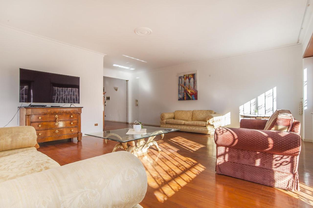 Eur Luminous And Large Family Terrace Apartment Ρώμη Εξωτερικό φωτογραφία