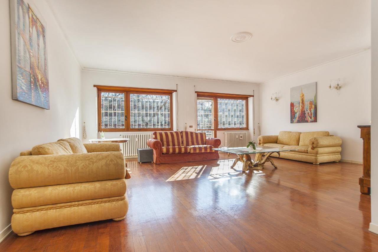 Eur Luminous And Large Family Terrace Apartment Ρώμη Εξωτερικό φωτογραφία