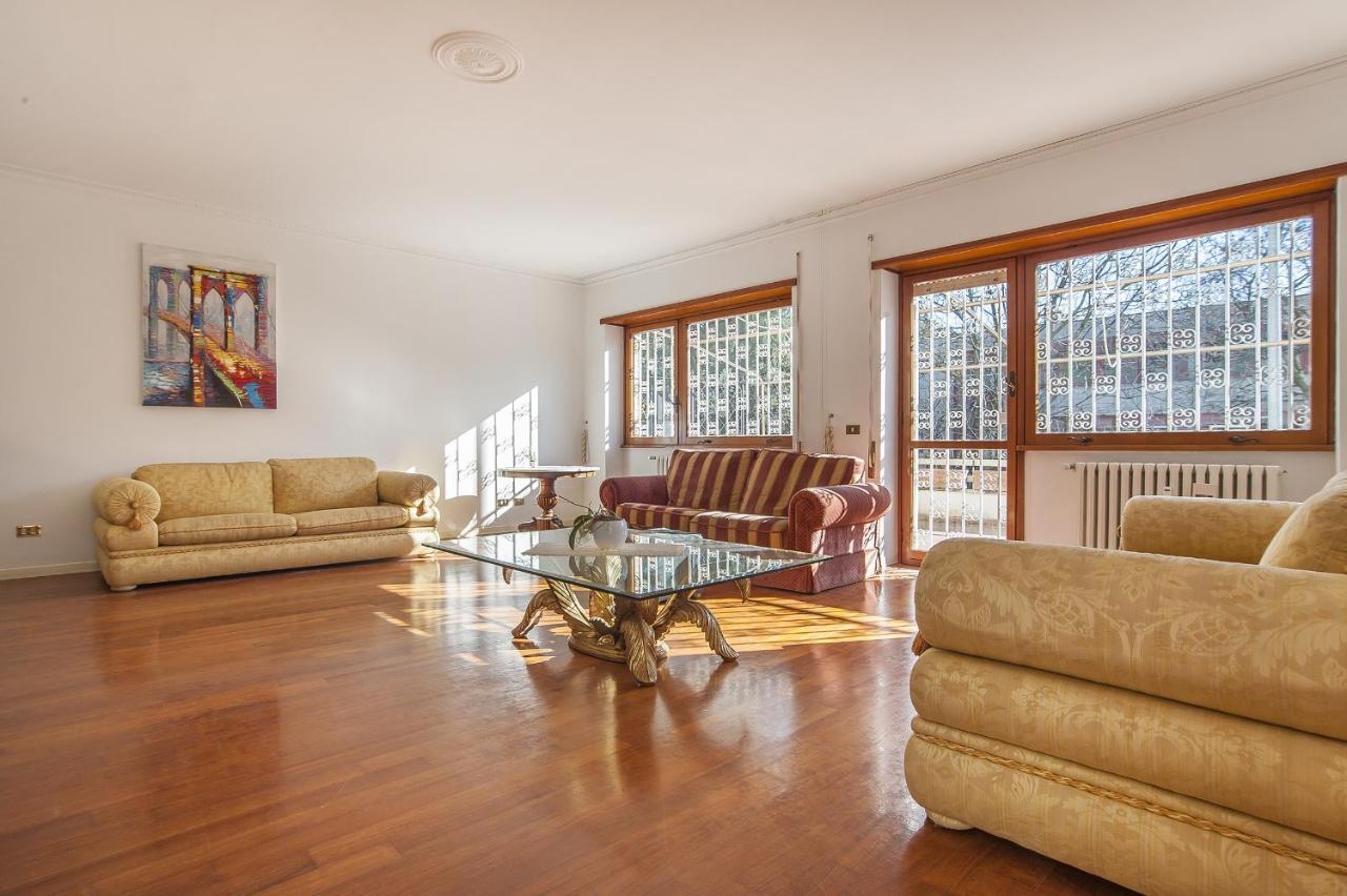 Eur Luminous And Large Family Terrace Apartment Ρώμη Εξωτερικό φωτογραφία
